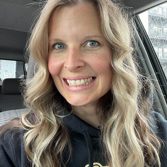 Meet your Posher! - Picture 4 of 4